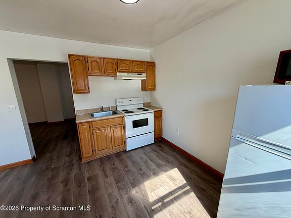 5th image of 324 Union St