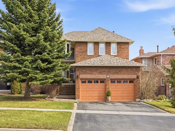 204 Lake Driveway W, Ajax, ON L1S 4Y8