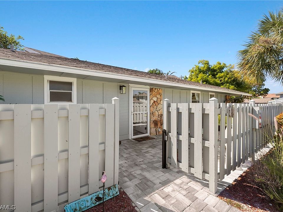 1st image of 4262 Island Cir #1