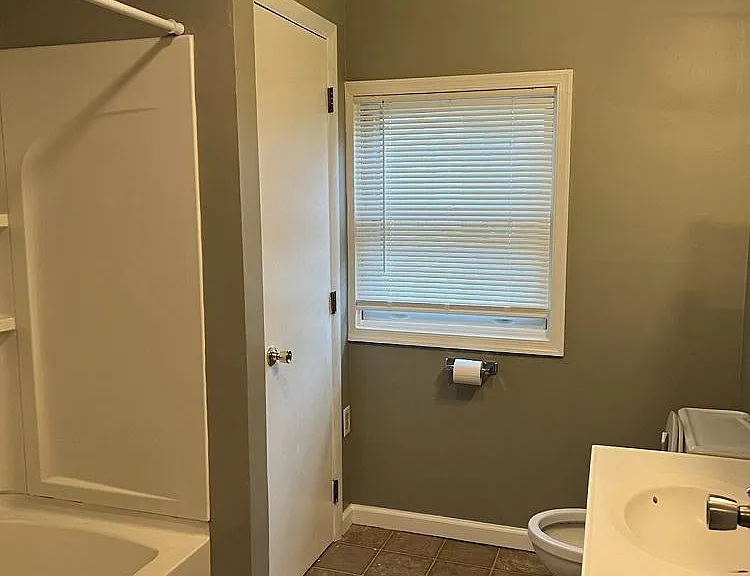 1st Floor Full Bathroom