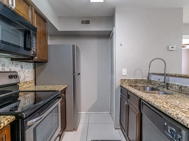 5124 Park Central Dr #517 — Photo 20