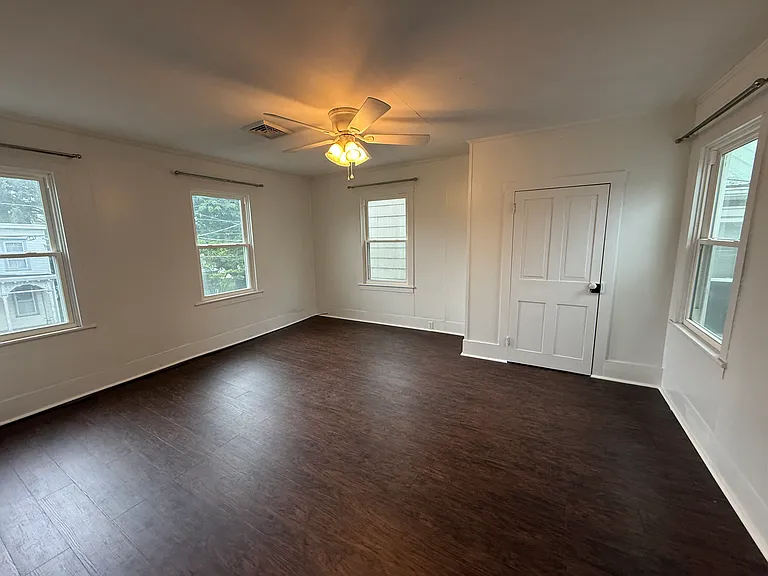 976 E Market St — Photo 5