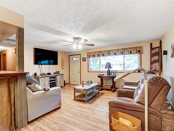 4th image of 4401 Mahler Dr