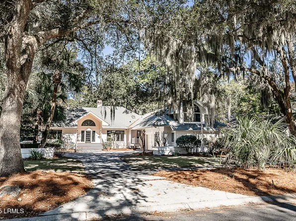 550 Island Cir E, Saint Helena Island, SC 29920