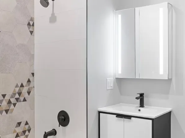 130-132 Mallory Avenue image 6 of 12