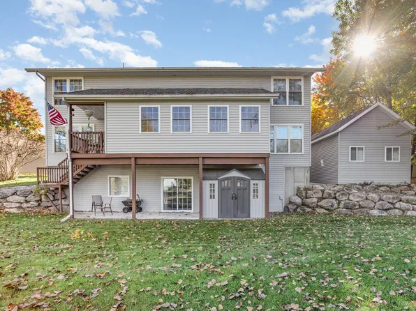 1057 Crown Point Dr, Lake Isabella, MI 48893