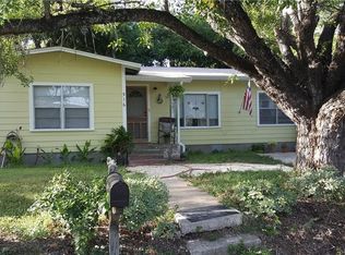 916 Kunkel St, Seguin, TX 78155