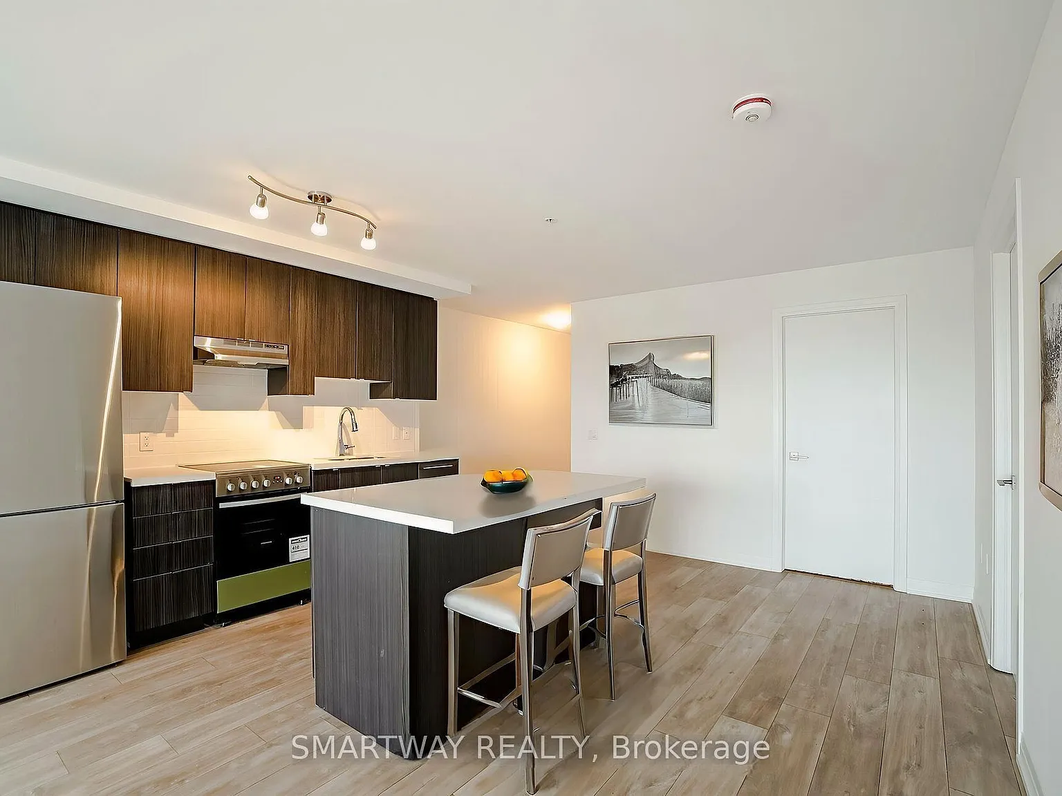 2 bed, $3,000 — Photo 4