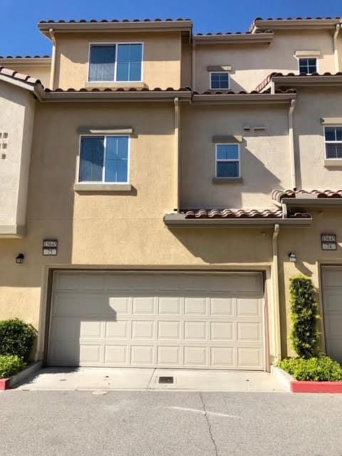 Triplex Town home
