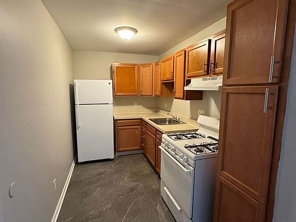 4th image of 126 S Franklin St APT 24