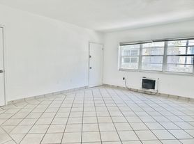 Discover Your Ideal Home: Spacious Apartments with Cozy Comfort, 1604-1