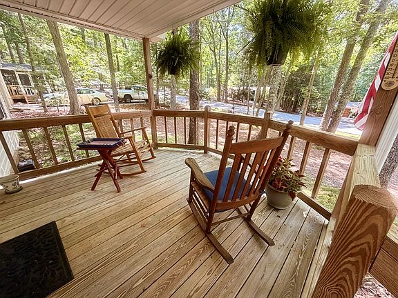 3rd image of 622 Lakeside Dr