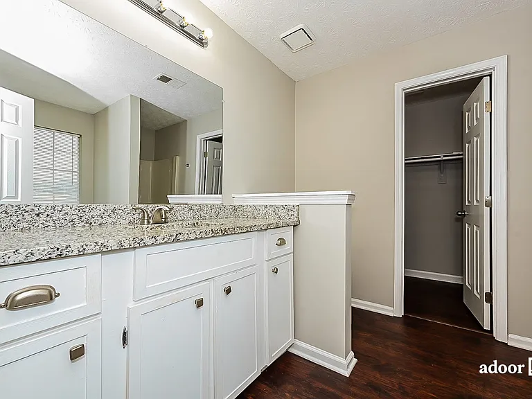 6499 Pine Grove Ct — Photo 4