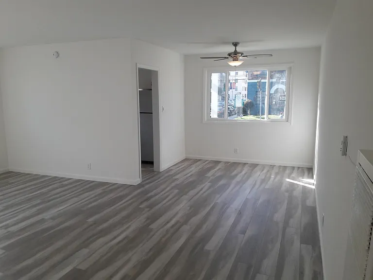 460 S Detroit St #7 — Photo 8