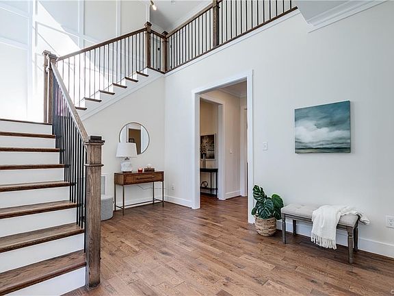 5th image of 4802 Bromley Ln