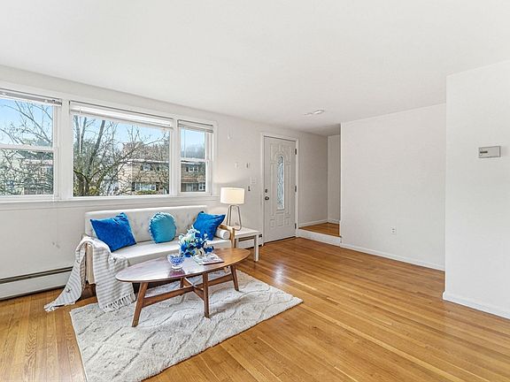 4th image of 20 Charles Rd Unit 20