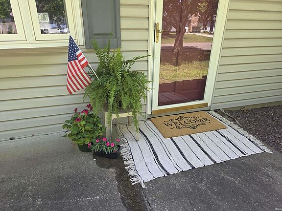5th image of 2424 Lexington Rd