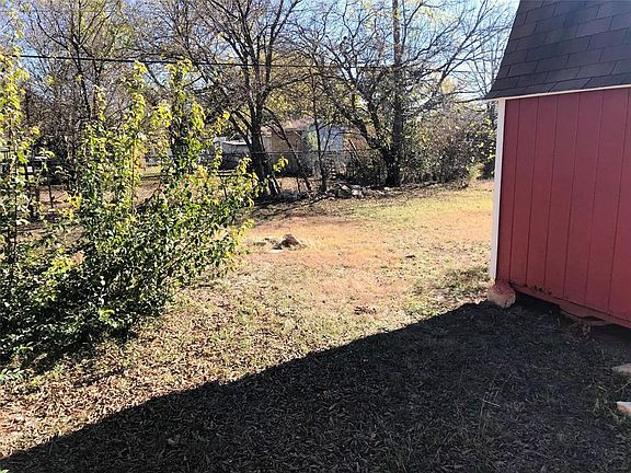 4th image of 904 Ronald St