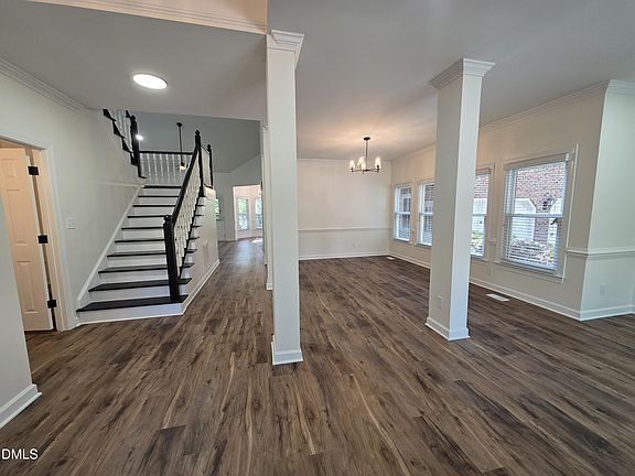 3rd image of 205 Coventry Ln