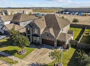 13814 Russell Ct, Mont Belvieu, TX 77523