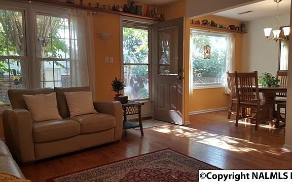 5th image of 329 Chateau Dr SW
