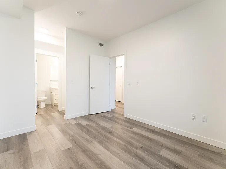 612 67th Ave SW — Photo 64