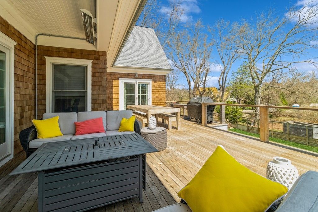  Heated sitting area with fire pit