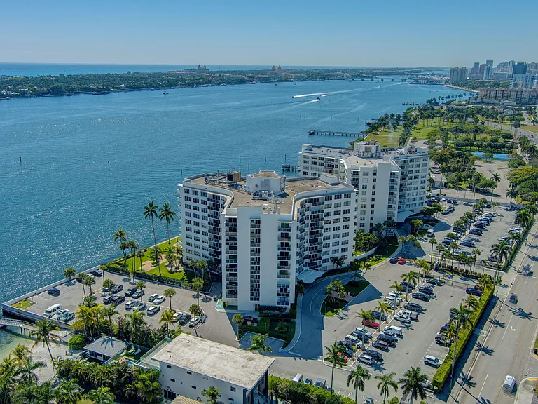 2800 N Flagler Dr #202 — Photo 44
