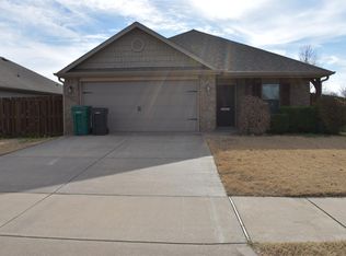 1210 W Cunningham Ave, Rogers, AR 72758