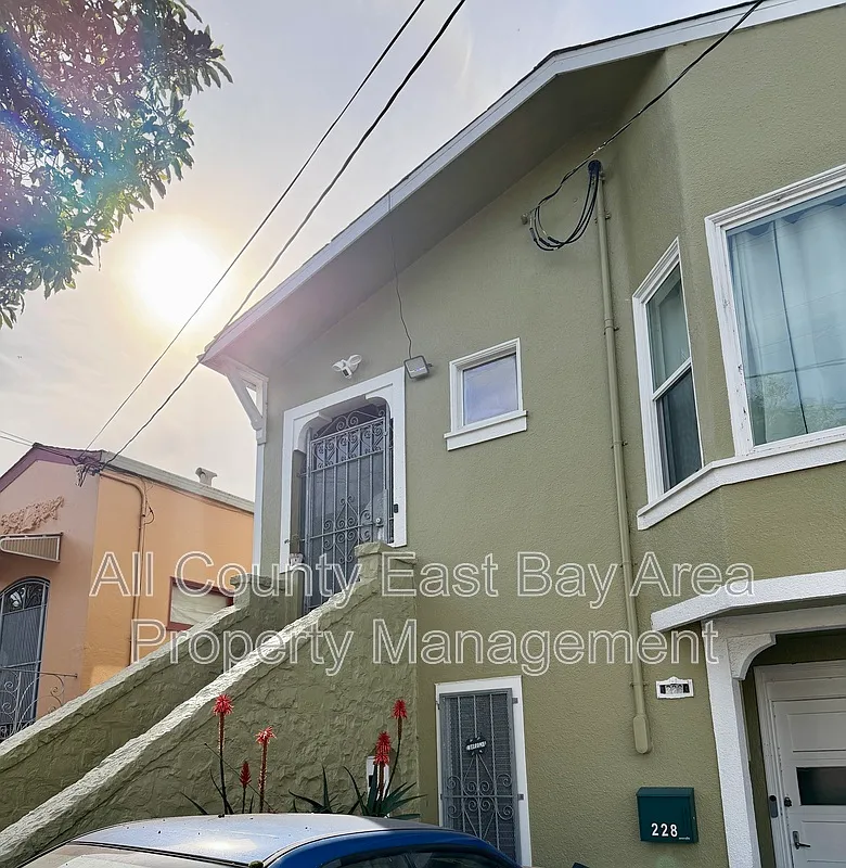 Building Photo - 224 Cordova St