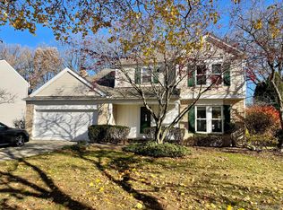 5683 Greenbriar Dr, West Bloomfield, MI 48322