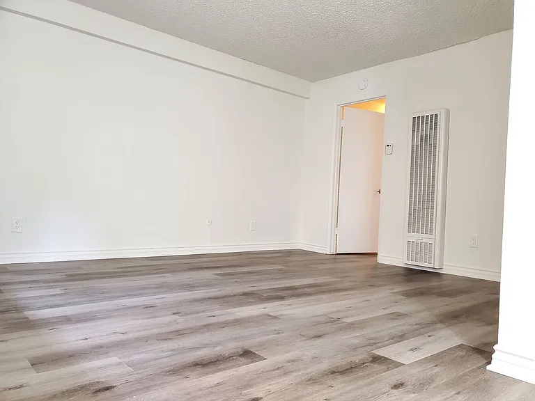 120 - 801 E Palmer Ave — Photo 5