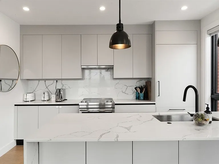 75 W Broadway #301 — Photo 4