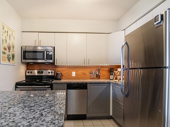 4th image of 78 10th St E Unit 507