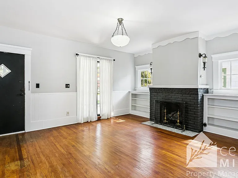 3329 E 1st St N — Photo 3