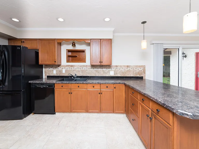 3222 Nottingham Ln — Photo 9