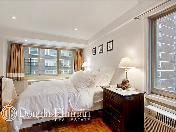 3rd image of 240 E 55th St APT 14A