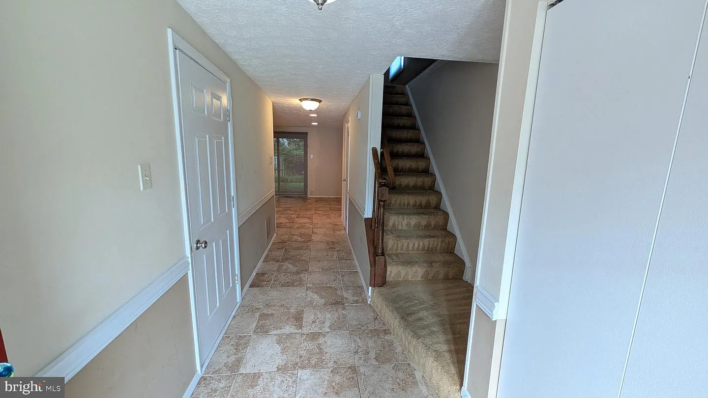 3 bed, 4.0 bath, 1900 sqft, $3,100 — Photo 4