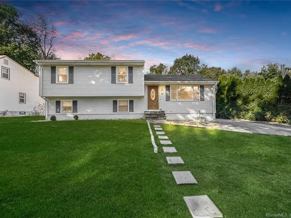 35 Heather Heights, Meriden, CT 06451