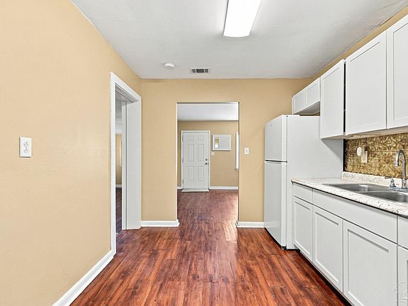 5th image of 28 Norwood Dr
