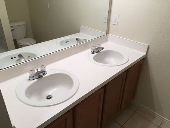 4th image of 7021 Baybridge Dr