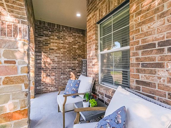3rd image of 2019 Knoll Oak Ln