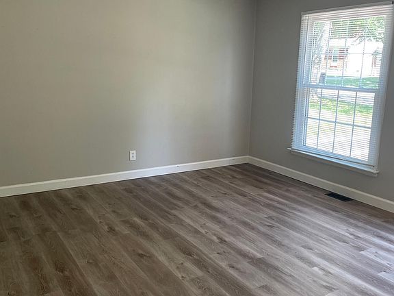 3rd image of 1534 Redman Blvd
