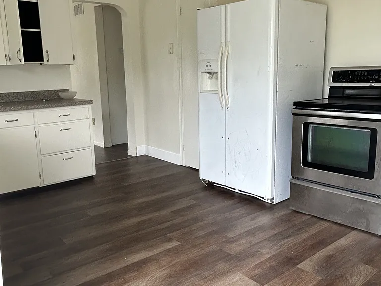 3748 4th Ave E — Photo 1