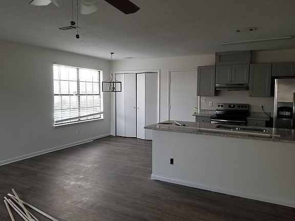 3rd image of 239 Seville Cir