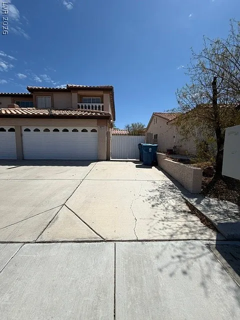 5 bed, 2.5 bath, 3034 sqft, $5,000 — Photo 2
