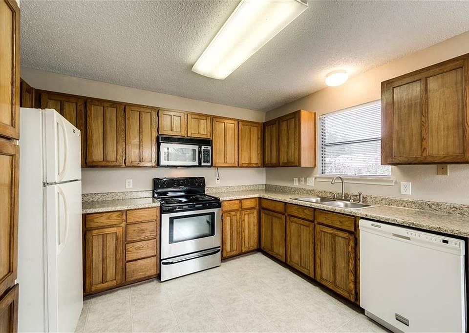 1st image of 2715 Harvest Lake Dr