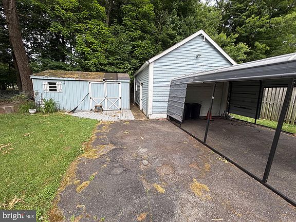 5th image of 1132 Maple Rd