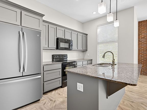 2nd image of 622 Hemphill St APT 200