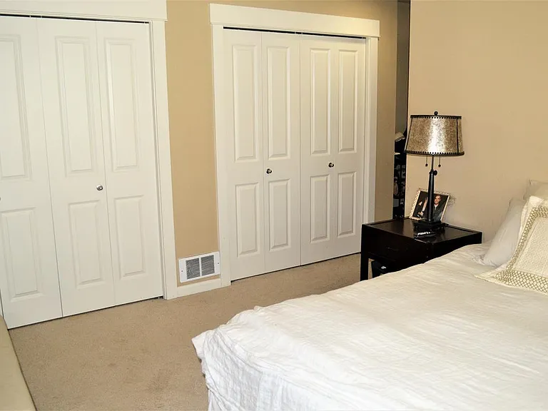 301 NE Eaton Ln — Photo 10